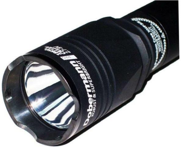 ArmyTek Dobermann Pro XHP35 HI (warmes Licht) Neue Version