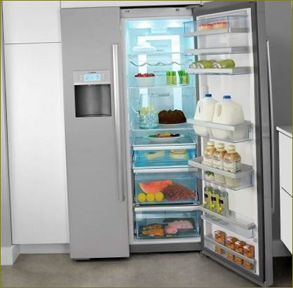 Kühl-Gefrierkombination mit Eismaschine