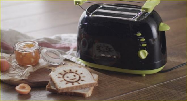 Ein Toaster, der auf Toast schreibt