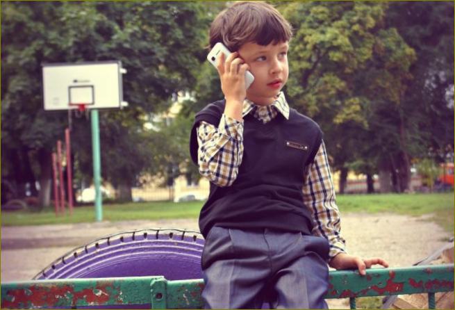 Auswahl eines Telefons für ein 7-8-jähriges Kind für die Schule: Smartphones und mehr