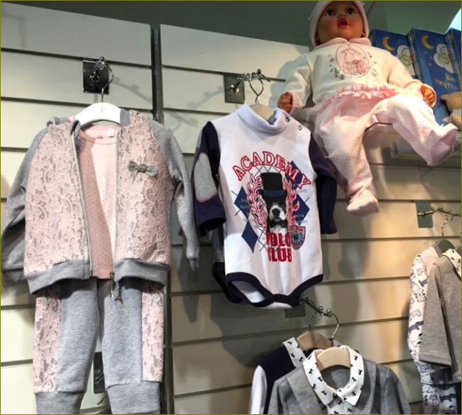Trendige Kleidung für Babys