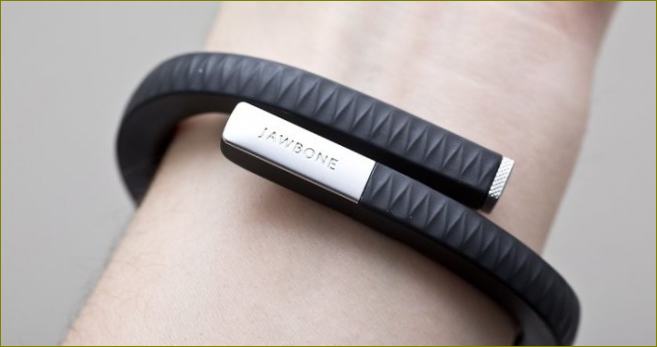 Die Palette der intelligenten Wecker von Jawbone umfasst Modelle wie UP, UP24 und UP3. Das Besondere an den Trackern war das ungewöhnliche Design, das kaum an ein herkömmliches Fitnessarmband erinnert