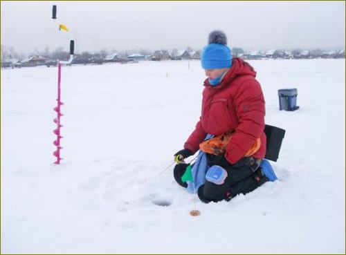Wie man einen Eisbohrer für die Winterfischerei auswählt: Parameter, beste Modelle, Preise